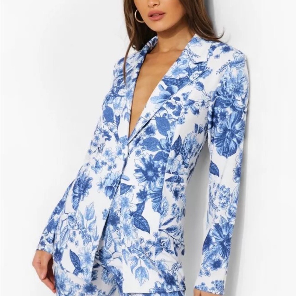 BooHoo Flower Blue & White 2 Piece Suit NWOT